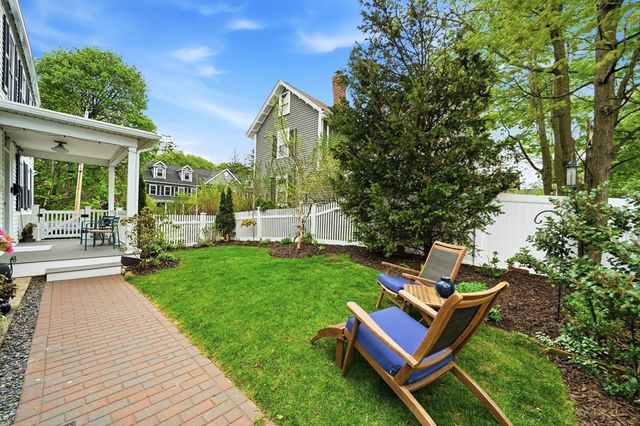 11 Beacon St, Woburn, MA 01801