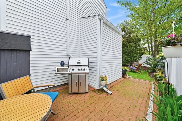 11 Beacon St, Woburn, MA 01801