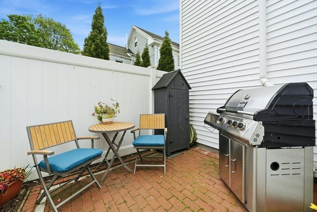11 Beacon St, Woburn, MA 01801