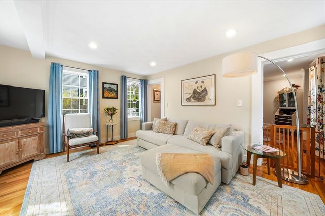11 Beacon St, Woburn, MA 01801