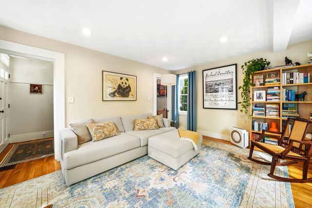 11 Beacon St, Woburn, MA 01801