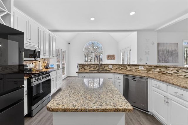 20 Allie Drive, Mcdonough, GA 30252