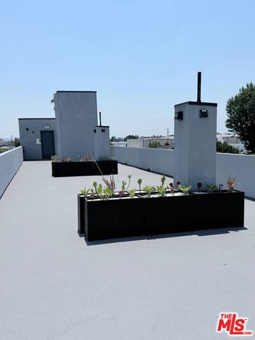 1039 E 28th Street 202, Los Angeles, CA 90011