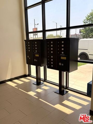 1039 E 28th Street 202, Los Angeles, CA 90011