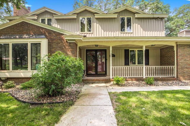 2021 Hillcrest Drive, Saint Cloud, MN 56303