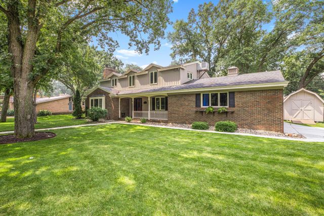 2021 Hillcrest Drive, Saint Cloud, MN 56303
