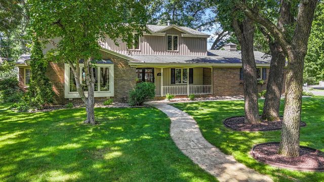 2021 Hillcrest Drive, Saint Cloud, MN 56303