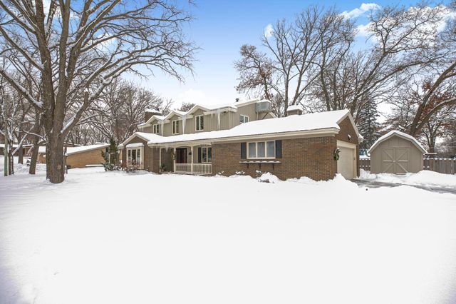 2021 Hillcrest Drive, Saint Cloud, MN 56303