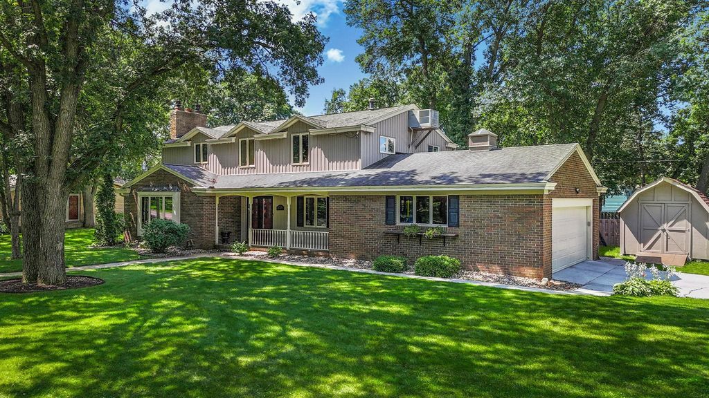 2021 Hillcrest Drive, Saint Cloud, MN 56303