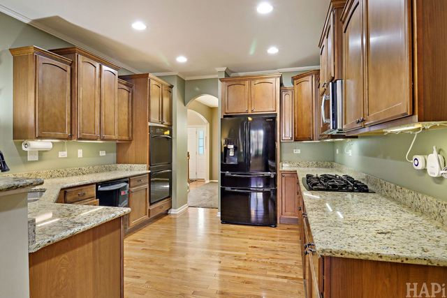 462 E Amberside Drive, Elgin, IL 60124