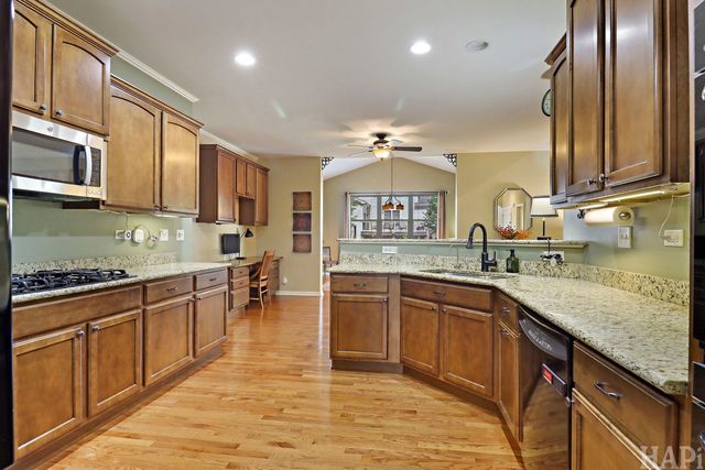 462 E Amberside Drive, Elgin, IL 60124