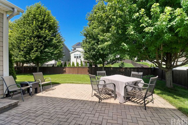 462 E Amberside Drive, Elgin, IL 60124