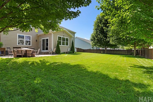 462 E Amberside Drive, Elgin, IL 60124