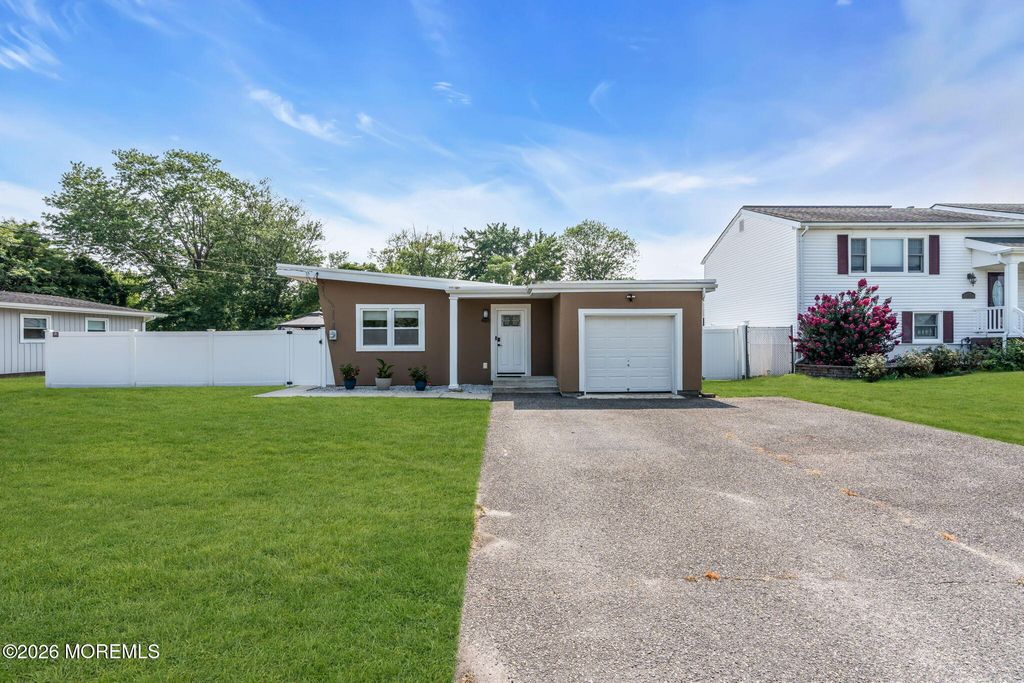 488 Amherst Drive, Brick, NJ 08723