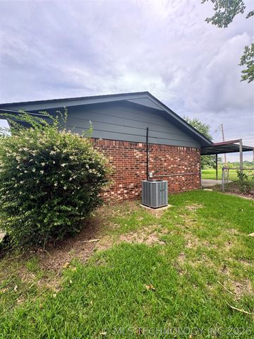 1001 S Choctaw, Caddo, OK 74729
