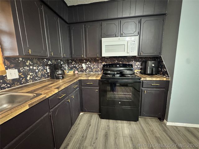 1001 S Choctaw, Caddo, OK 74729