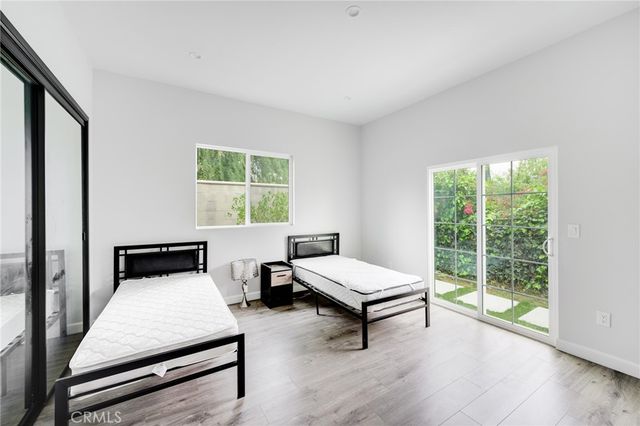 8806 Enfield Avenue, Northridge, CA 91325