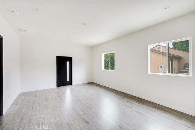 8806 Enfield Avenue, Northridge, CA 91325