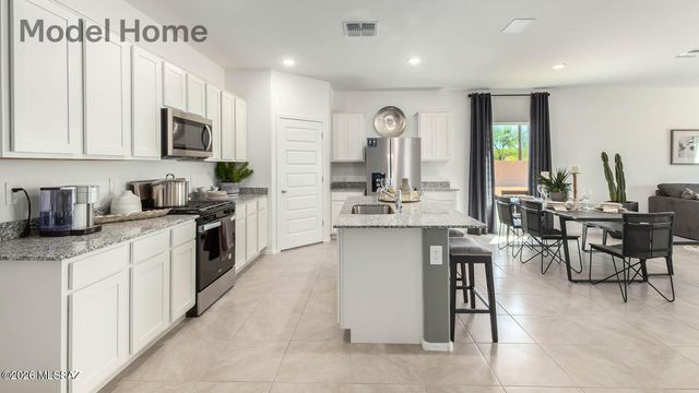 758 W Calle Manolete, Sahuarita, AZ 85629