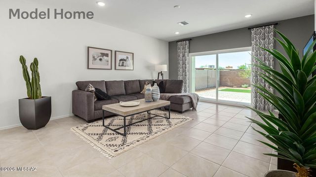 758 W Calle Manolete, Sahuarita, AZ 85629