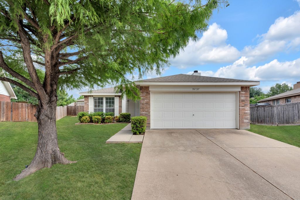 9237 Monument Court, Fort Worth, TX 76244