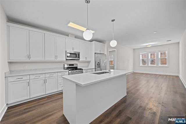 313 Woodland Place 207, Leonia, NJ 07605