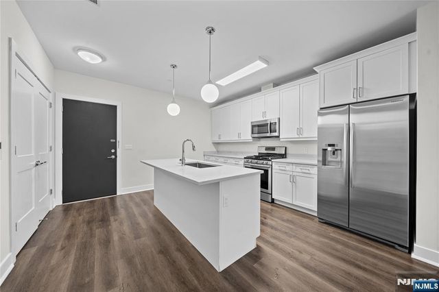 313 Woodland Place 207, Leonia, NJ 07605