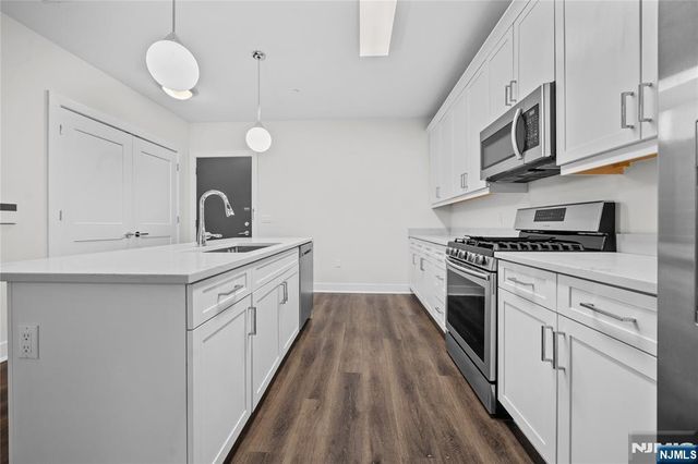 313 Woodland Place 207, Leonia, NJ 07605