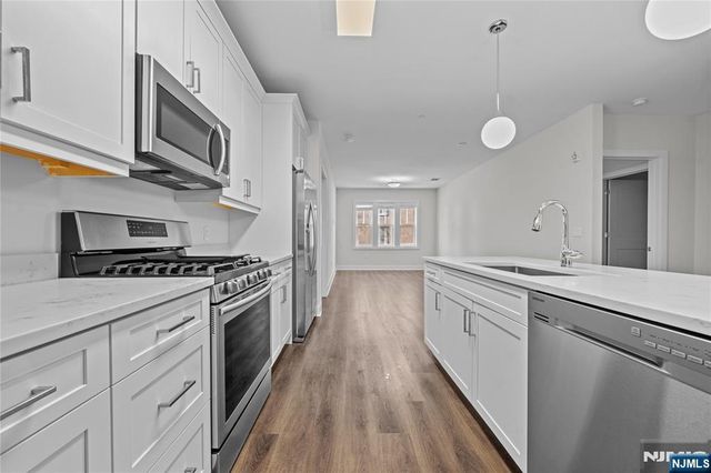 313 Woodland Place 207, Leonia, NJ 07605