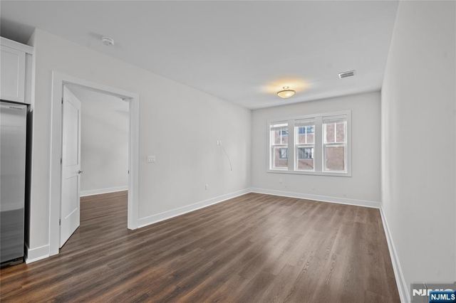 313 Woodland Place 207, Leonia, NJ 07605