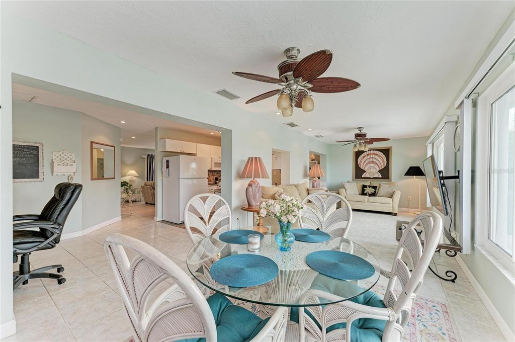 Image 15 of property listing at 4006 JOYCE DRIVE, Bradenton, FL 34208