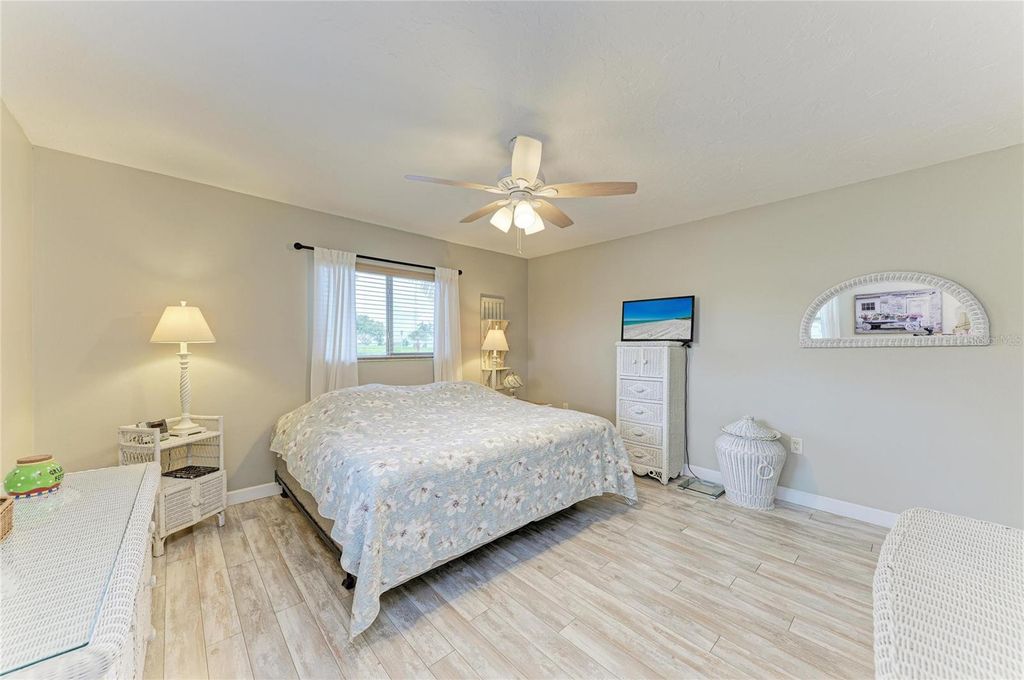 Image 22 of property listing at 4006 JOYCE DRIVE, Bradenton, FL 34208