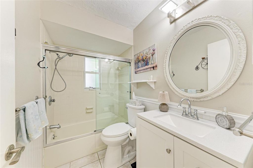 Image 27 of property listing at 4006 JOYCE DRIVE, Bradenton, FL 34208