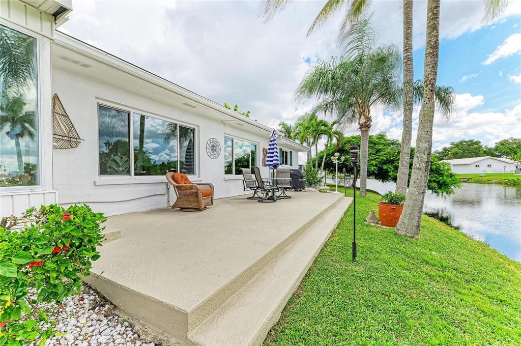 Image 32 of property listing at 4006 JOYCE DRIVE, Bradenton, FL 34208