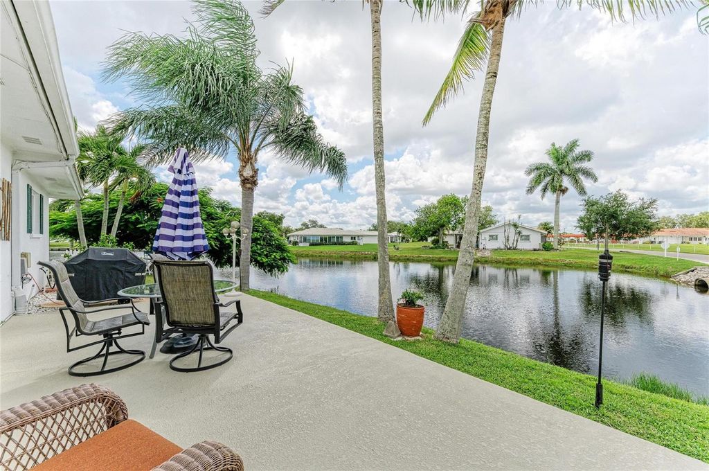 Image 33 of property listing at 4006 JOYCE DRIVE, Bradenton, FL 34208