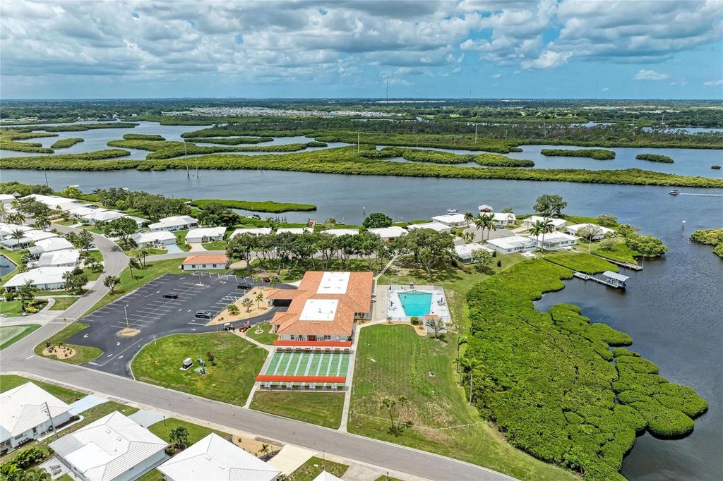 Image 37 of property listing at 4006 JOYCE DRIVE, Bradenton, FL 34208