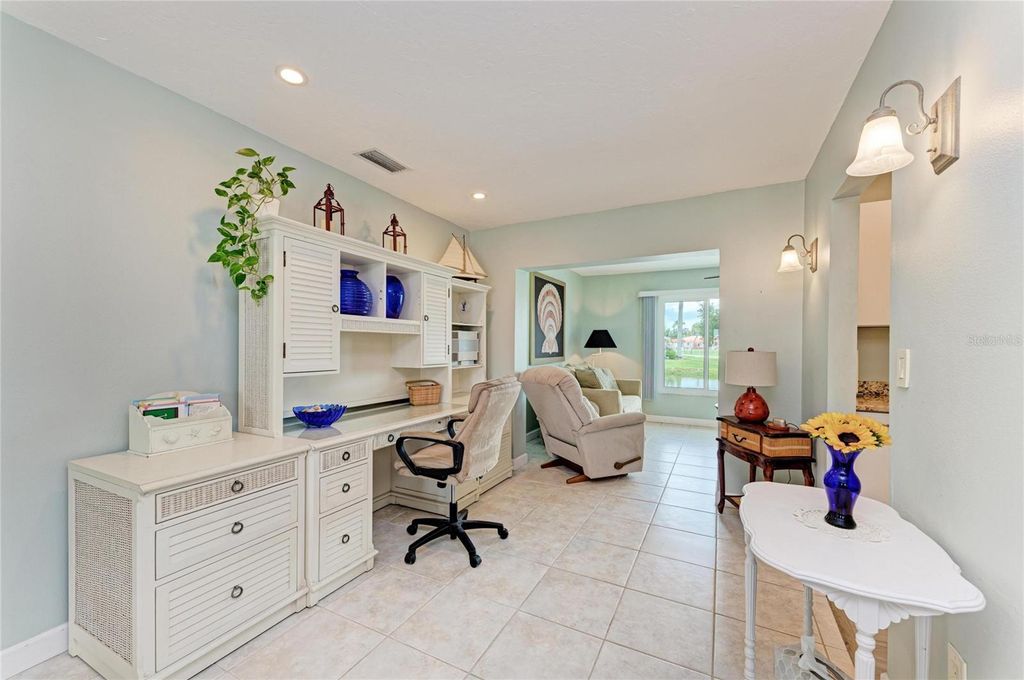 Image 10 of property listing at 4006 JOYCE DRIVE, Bradenton, FL 34208