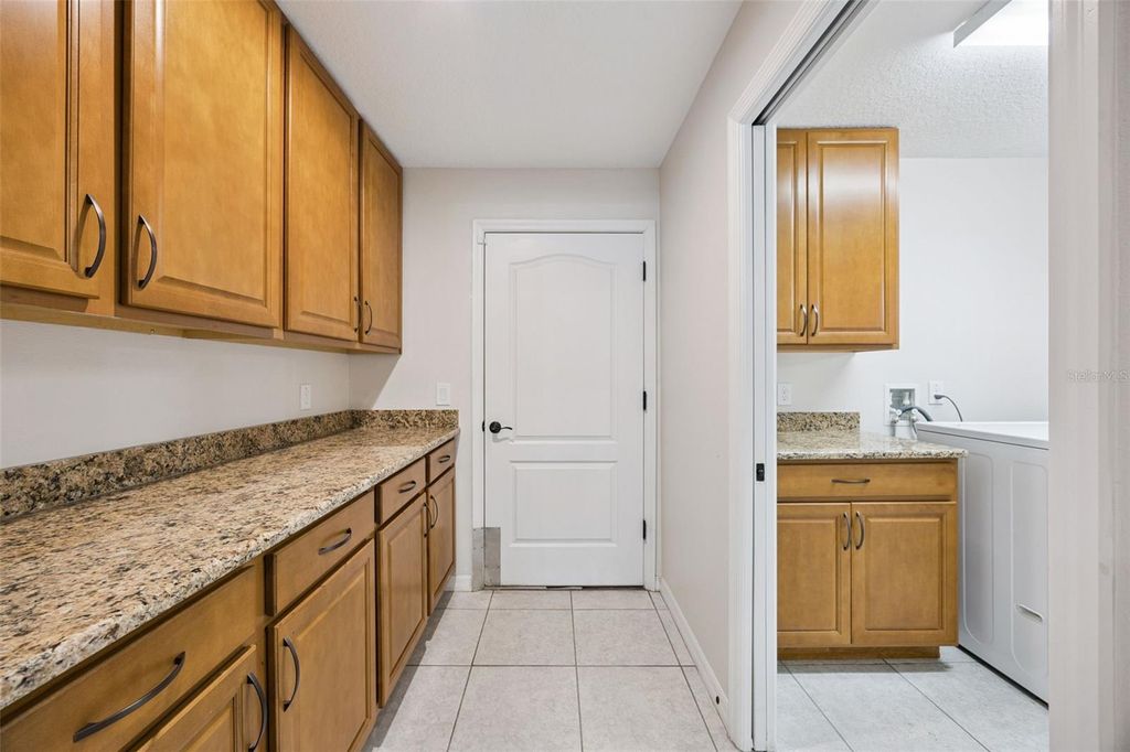 Image 15 of property listing at 7060 BRIDLE PATH, St Cloud, FL 34771