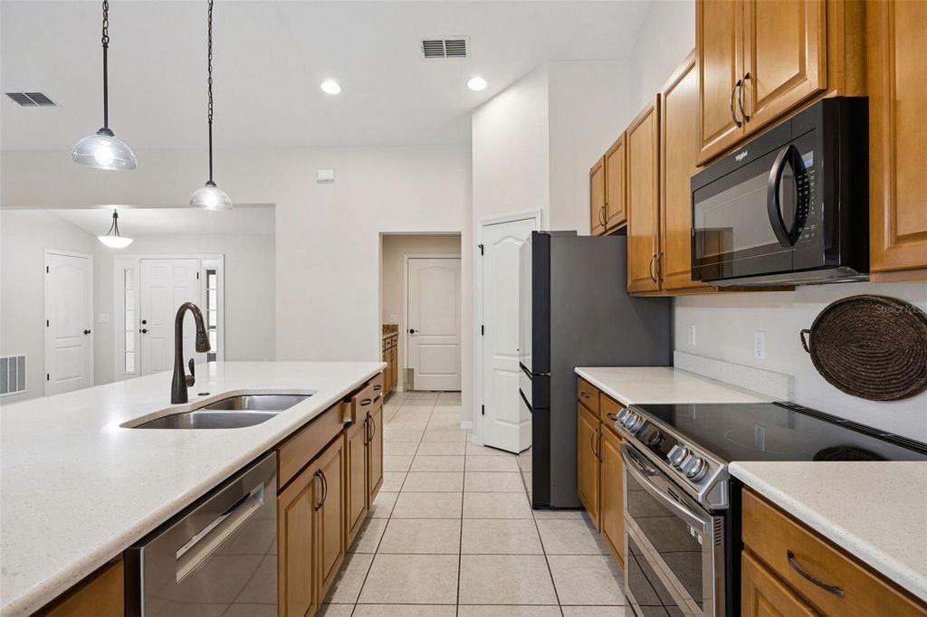 Image 4 of property listing at 7060 BRIDLE PATH, St Cloud, FL 34771