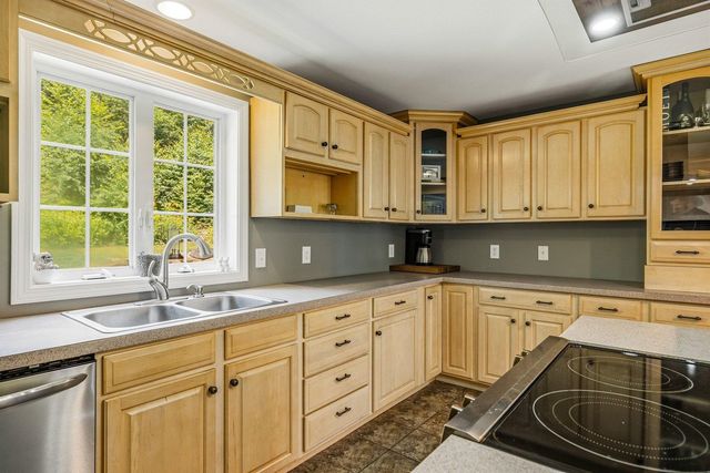 8 Lancelot Road, Farmington, NH 03835
