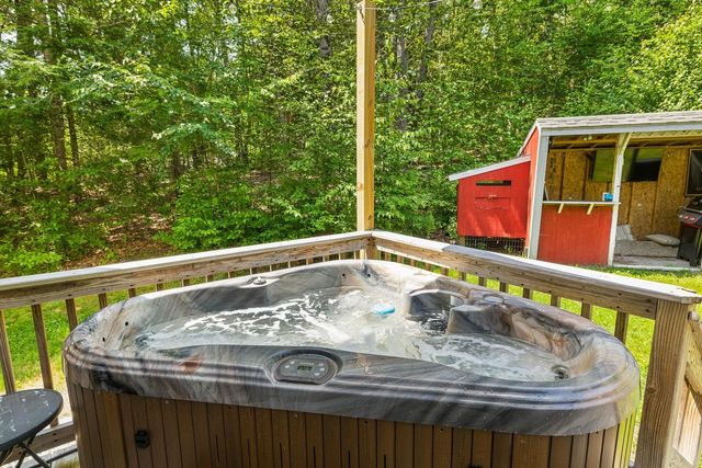8 Lancelot Road, Farmington, NH 03835