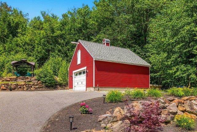 8 Lancelot Road, Farmington, NH 03835