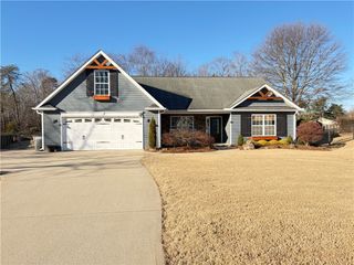418 Roberts Road, Taylors, SC 29687