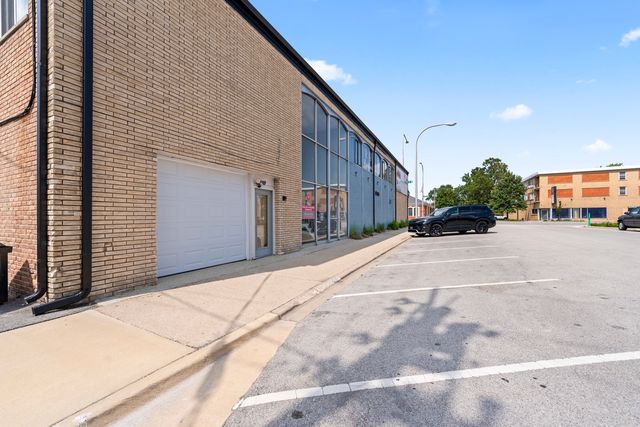 3833 W 95TH Street, Evergreen Park, IL 60805