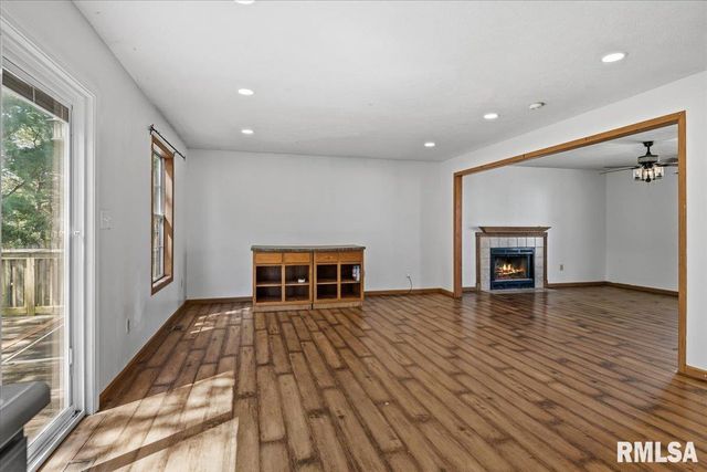 31 FAIRVIEW Boulevard, New Berlin, IL 62670