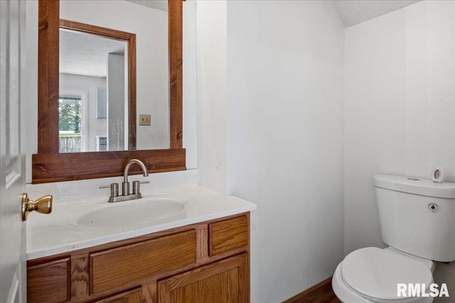 31 FAIRVIEW Boulevard, New Berlin, IL 62670