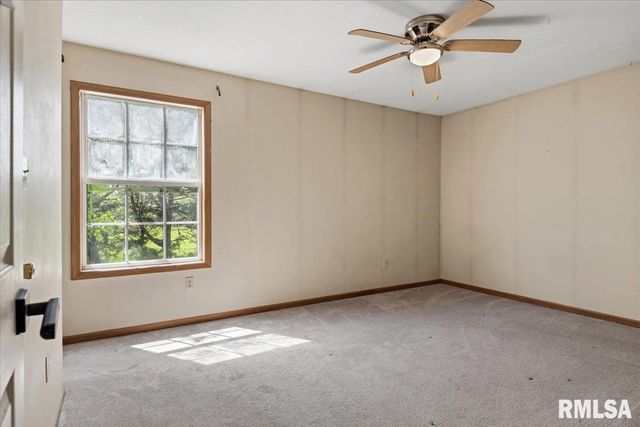 31 FAIRVIEW Boulevard, New Berlin, IL 62670