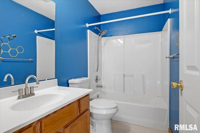 31 FAIRVIEW Boulevard, New Berlin, IL 62670