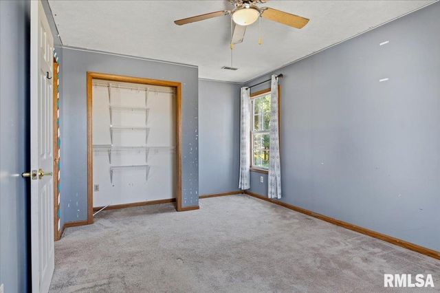 31 FAIRVIEW Boulevard, New Berlin, IL 62670