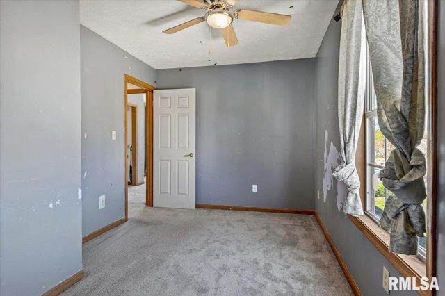 31 FAIRVIEW Boulevard, New Berlin, IL 62670